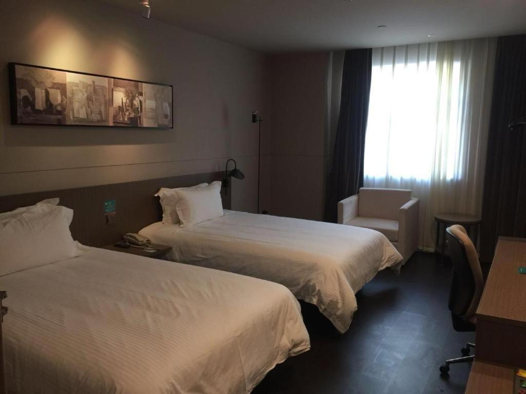 Jinjiang Select International Area East Kangqiao Road Hotel 2*