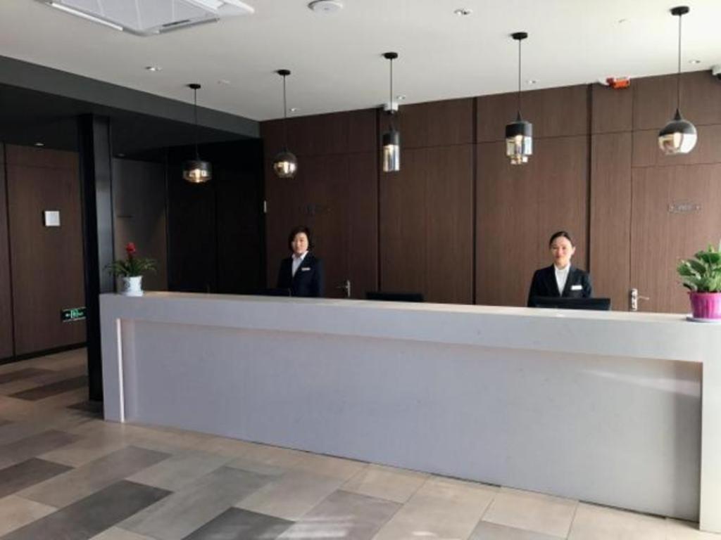 Jinjiang Select International Area East Kangqiao Road Hotel 2*